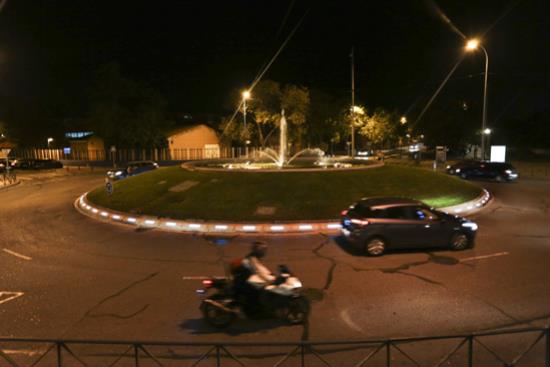 El Ayuntamiento pone en marcha un proyecto con iluminacin LED en rotondas que permitir mejorar la seguridad vial en la ciudad
