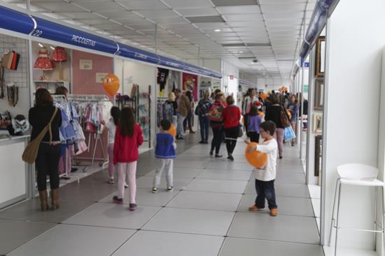 Los leganenses podrn hacer sus compras en la I Feria del Comercio de Legans, abierta durante el fin de semana en la Plaza Mayor