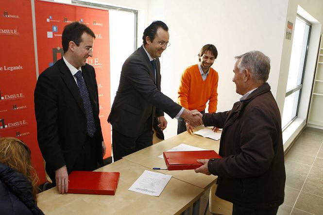 El alcalde entreg las llaves de la ltima promocin de 1.036 viviendas de EMSULE en "Poza del Agua"