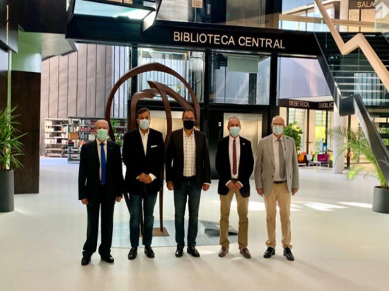El Ayuntamiento suscribe los convenios de colaboracin que dejarn importantes mejoras en las sedes de las casas de Andaluca, Castilla-La Mancha y Salamanca