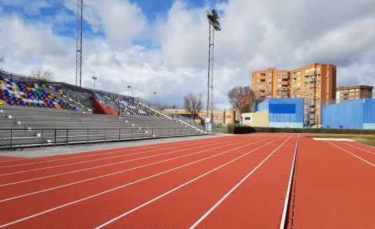 Finalizan los trabajos de rehabilitacin y mejora de la pista de atletismo y gradas, piscina de verano y Pabelln Europa